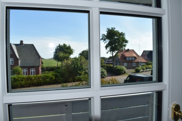 Der Ausblick durch die Balkontür